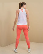 Camiseta deportiva de espalda atlética elaborada con botellas de pet recicladas