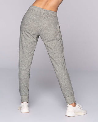 Jogger deportivo de silueta amplia con bolsillos#color_717-gris