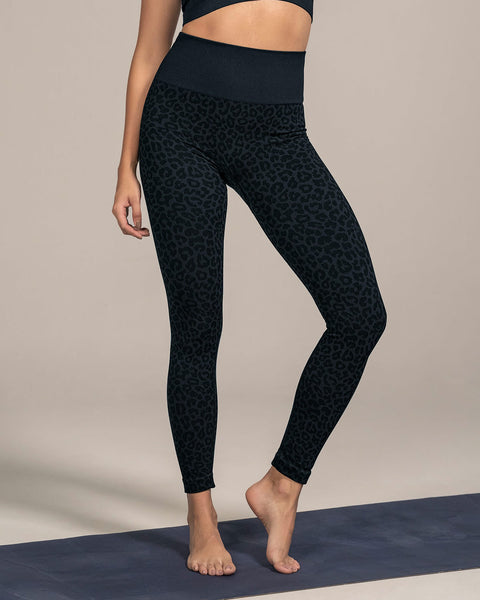 Legging deportivo de control y tiro alto en tecnología seamless sin costuras#color_074-animal-print-gris