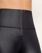 Leggings con acabado imitación cuero con control de abdomen