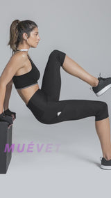 Capri deportivo de control de abdomen y muslos con bolsillo lateral#color_700-negro