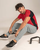 Camiseta tecnológica deportiva con mallas transpirables