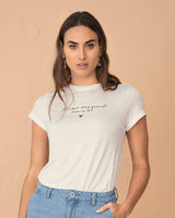 Camiseta manga corta con estampado localizado en el frente#color_018-marfil