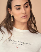 Camiseta manga corta con estampado localizado en el frente