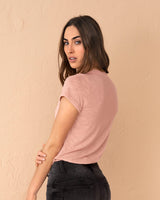 Camiseta manga corta con estampado localizado en el frente#color_180-rosado