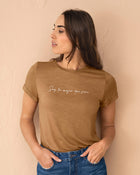 Camiseta manga corta con estampado localizado en el frente