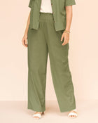 Pantalón largo con nido de abeja en cintura