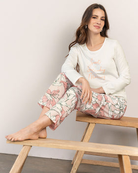 Pijama camiseta larga y pantalón largo silueta semiajustada#color_492-flores