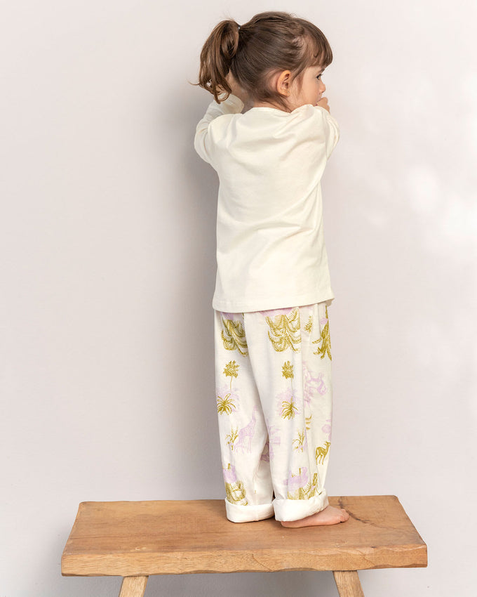 Conjunto pijama para niña con camiseta y pantalón largo#color_002-estampado-jirafa